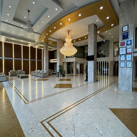 Hotel The Evergrand Palace Rajkot Esterno foto