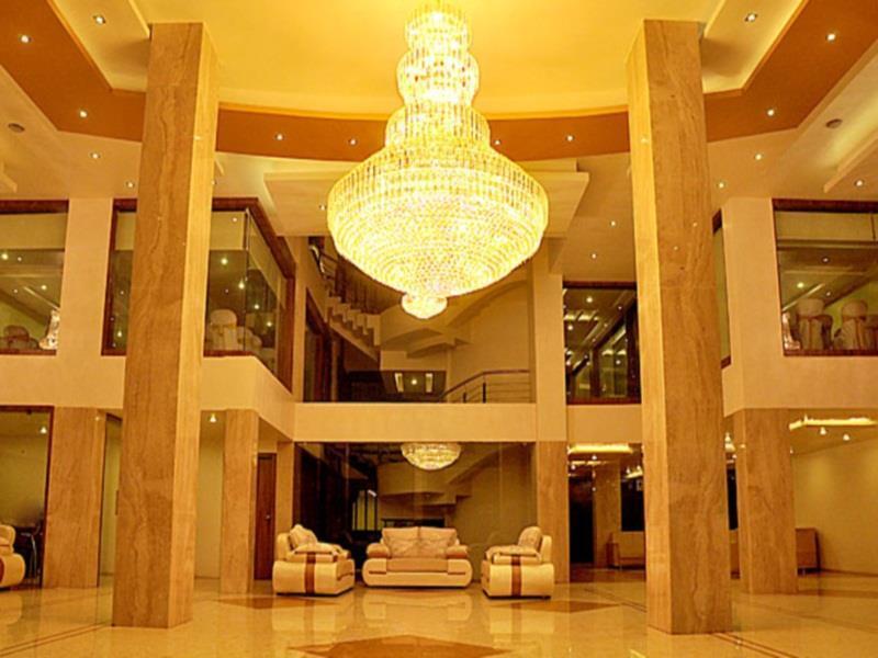 Hotel The Evergrand Palace Rajkot Esterno foto