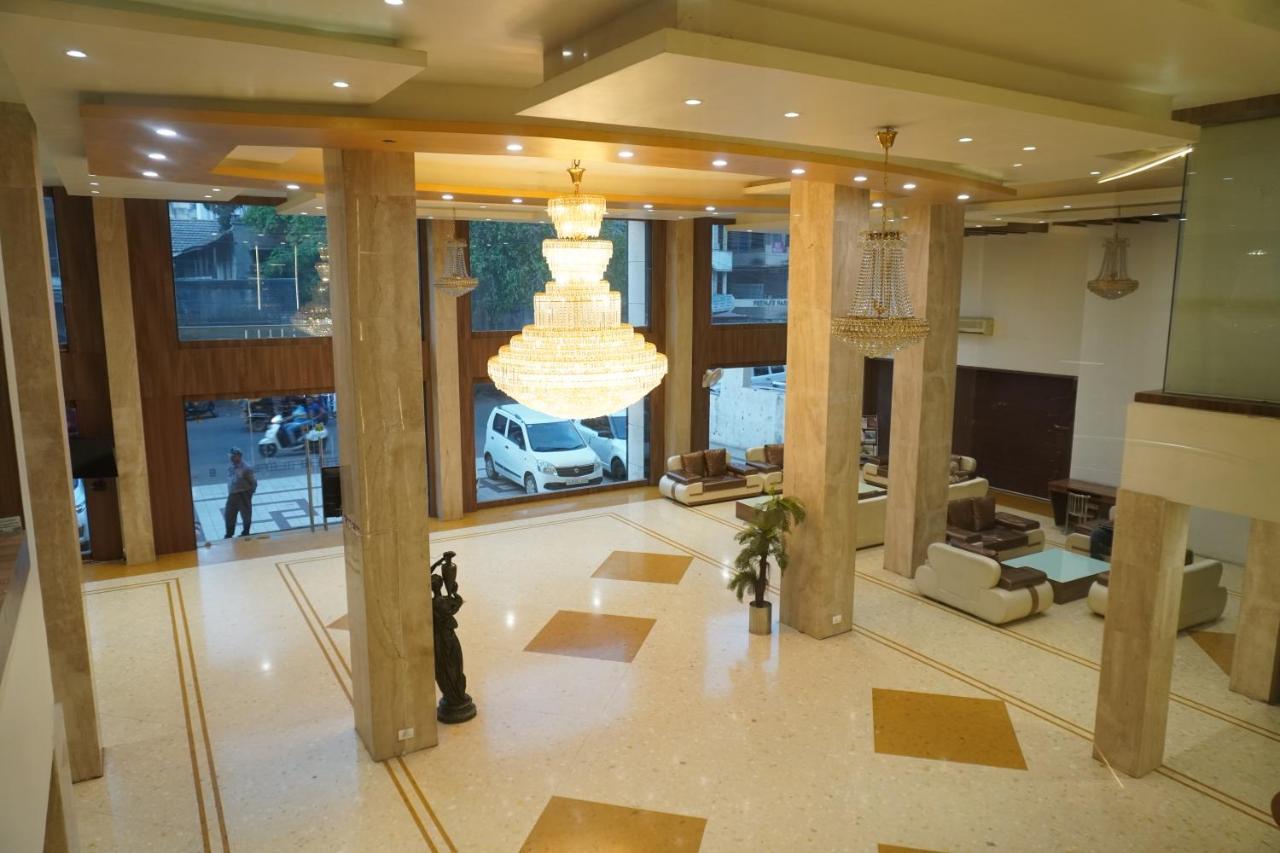 Hotel The Evergrand Palace Rajkot Esterno foto